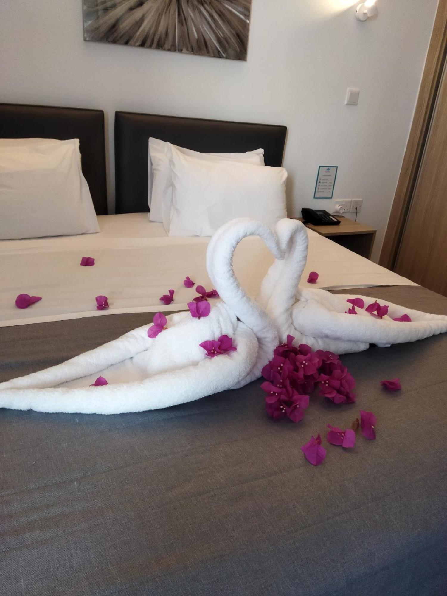 Caramela Luxury Apts Ayia Napa Bagian luar foto